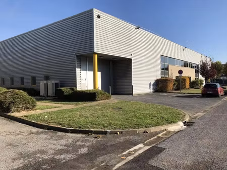 location local d'activités le mesnil-amelot 77990