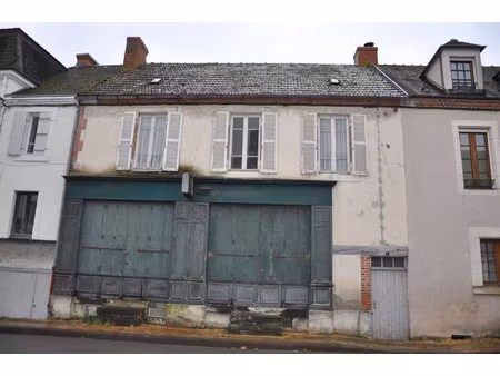 grande maison à rénover entièrement  beau potentiel aménagea