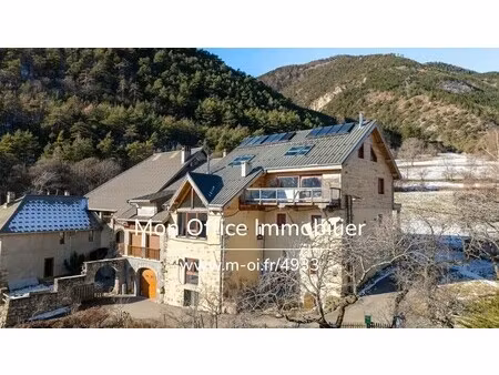 maison de luxe à vendre à réotier