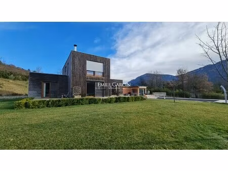 maison de luxe à vendre à saint-vincent-sur-jabron