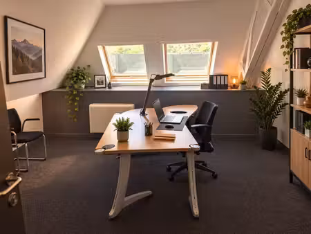 bureau 23 m² à embourg–450€/mois charges comprises + parking
