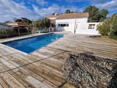 grande maison avec piscine et dépendances