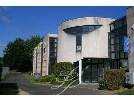 location - bureaux 241 m2 saint avertin