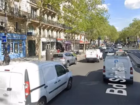 a louer boutique de 65 m2 sur le boulevard saint germain