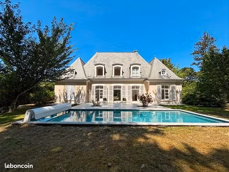 maison 10 pièces 250 m²