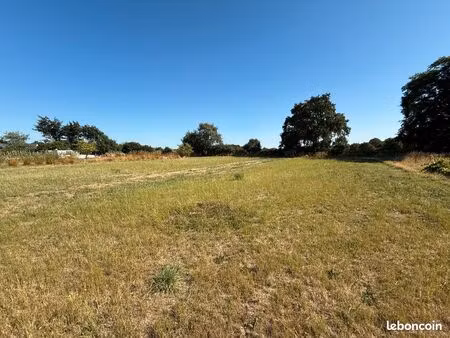 terrain viabilisé à 650 m du bourg du temple-de-bretagne