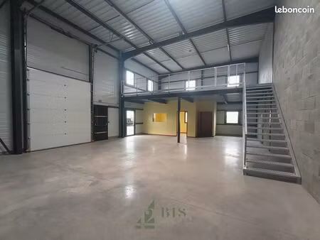 local 200 m² riorges