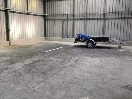 local d'activité 200 m²