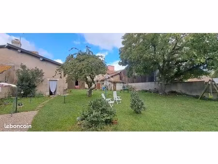 maison 8 pièces 369 m²