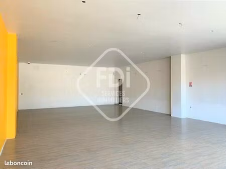 local commercial 122 m²