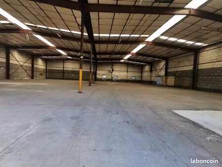entrepôt 1600 m² plaisir