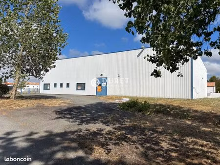 local 880 m² beauvoir-sur-mer