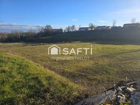 terrain d'environ 13654 m2 comprenant 5980 m2 constructible et 7674 m2 non constructible!