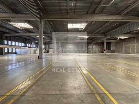 location commerce 3688 m² à vénissieux (69200)
