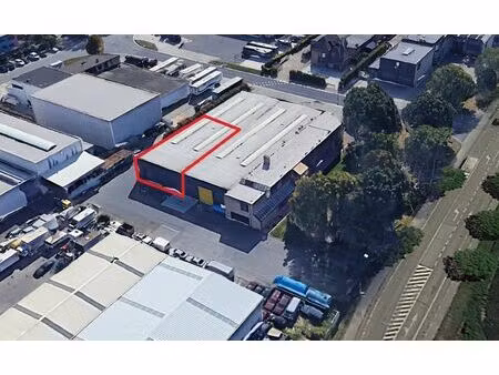 te huur: ca 330m² magazijnruimte te verrebroek