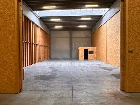 opslagruimte van 220 m² te huur in zwevegem