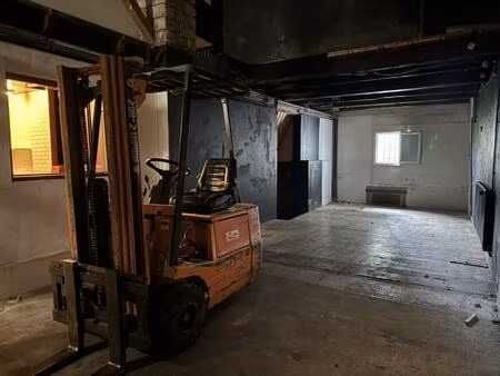 local  proche autoroute