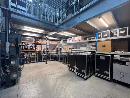 location local commercial