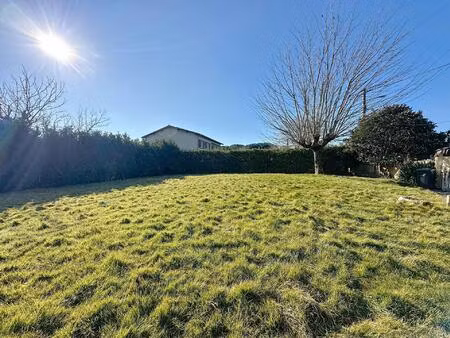 terrain de + de 450 m² - possible r+1 - montberon