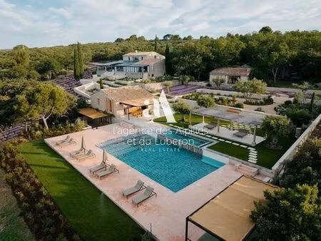 prestigieuse maison de campagne de 450 m2 en location gordes  france