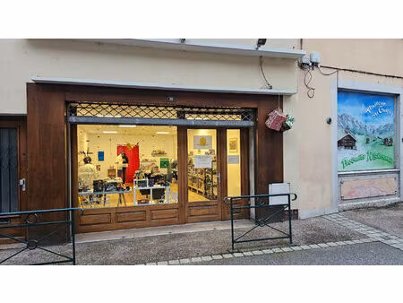 saint genix les villages - local commercial - 64m² - centre vilage