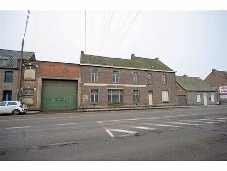 visibilité maximale ! entrepôt + bureaux et maison à rénover