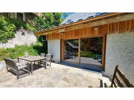 appartement duplex avec jardin dans une ancienne bâtisse rénovée