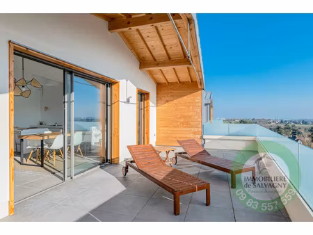 a vendre superbe t4 en duplex avec vue dégagée à la tour de