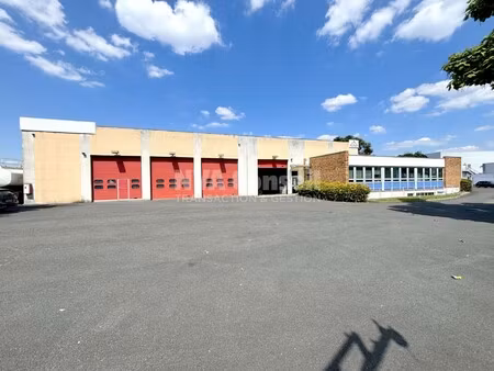 location local commercial