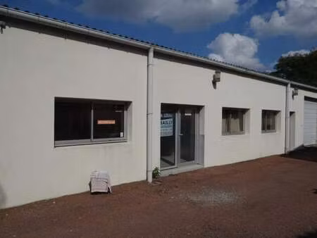 location bureaux et commerces à la roche-sur-yon (85000) : à louer / 11m² la roche-sur-yon