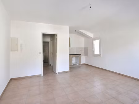 appartement t2 40.71 m2 avec cellier  coeur de roquemaure au calme absolu