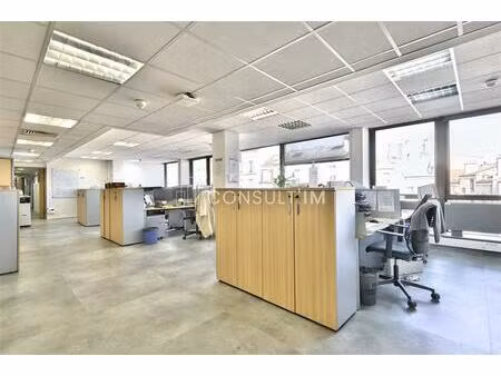au pied du pont de st cloud  beau plateau lumineux de 362 m² à vendre