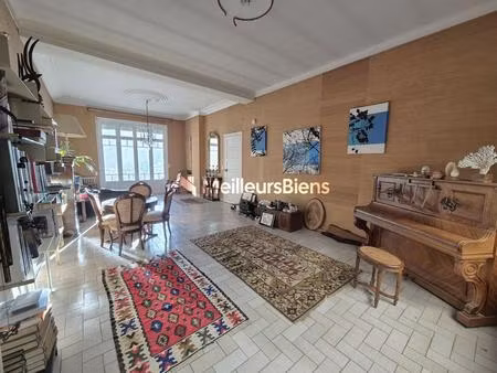 grande maison de village avec extérieur et garage !
