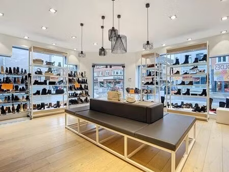 belle surface commerciale idéalement située à jambes