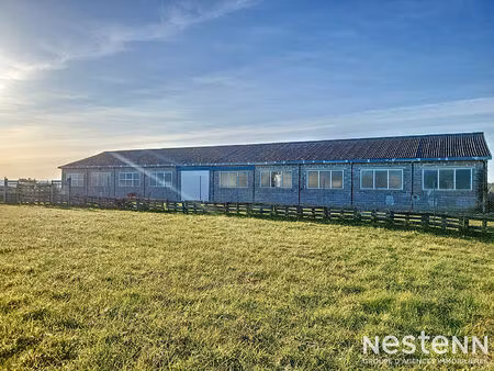 a vendre bâtiment de 800 m² sur parcelle d'environ 4 000 m² à mézin