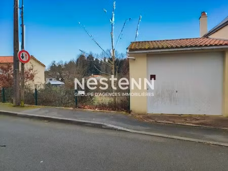 garage sur un terrain constructible non viabilisé à cerizay de 891 m2