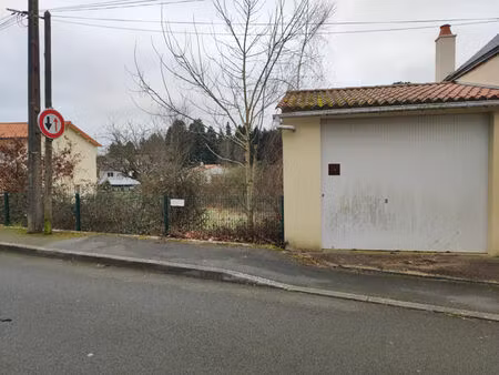 terrain constructible non viabilisé à cerizay de 891 m2 avec garage