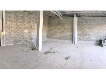 location locaux professionnels 131 m² à six-fours-les-plages (83140)  2 750 €