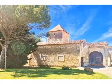 logis du xvième siècle avec 4 hectares de terrain - gurat (charente)