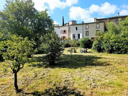 maison spacieuse à bugarach avec jardin verdoyant