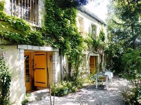 vue magnifique sur ancien corps de ferme  4 gîtes + piscine
