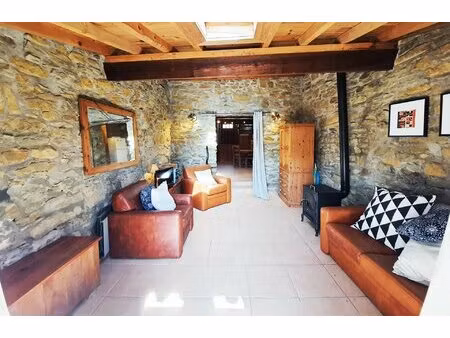 maison de caractère avec terrasse et jardin