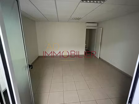 local commercial 47m2 - zi jarry baie-mahault