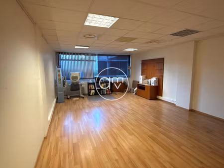 à vendre  local professionnel (medical) de 40 m2 situé dans