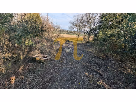 terrain constructible de 700 m²