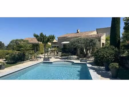 villa avec piscine et jardin le beaucet (84)