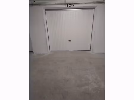 grand garage neuf sécurisé proche stiletto et hôpital