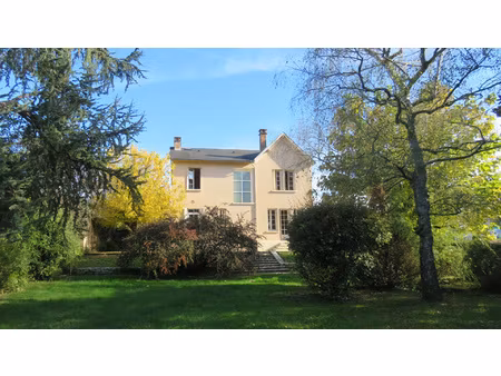 maison individuelle - magnifique parc (secteur cherveix-cub