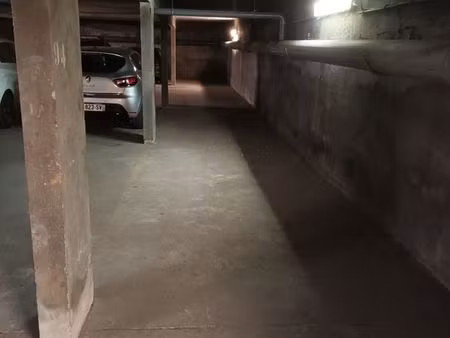 loue place de parking souterrain pour voiture citadine  ou motos  ou remorque