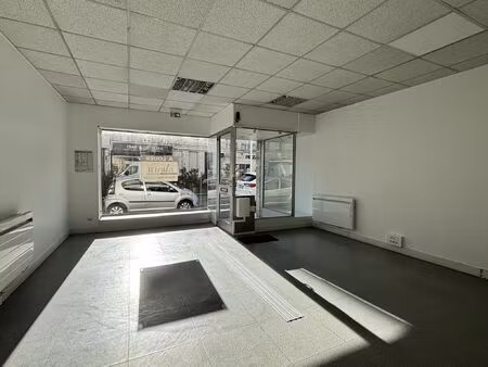 location commerce 105 m² à rochefort (17300)